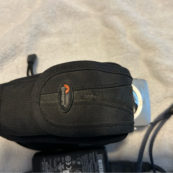 Sony DSCP8 Cyber-shot 3.2MP Digital Camera w/ 3x Optical Zoom - Picture 12 of 13